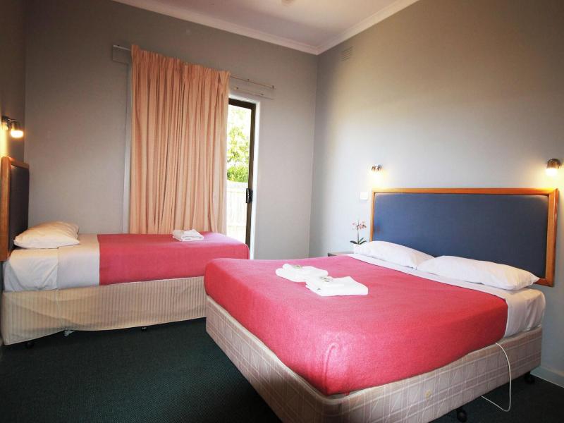 Pelicans Motel San Remo image
