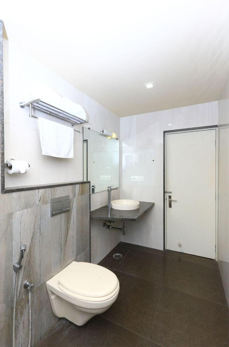 Navaratna By Omatra Hotels image