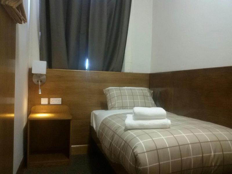 Douglas Hotel image