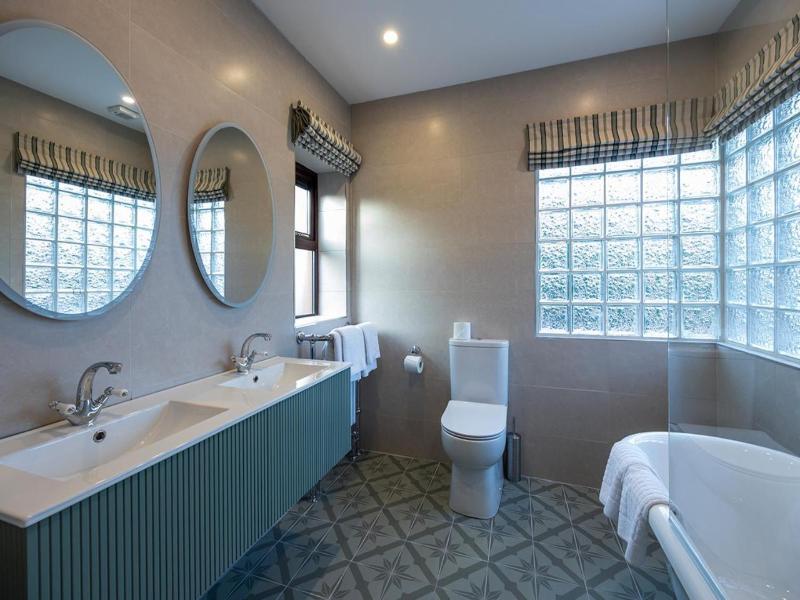 The Glenside Hotel image