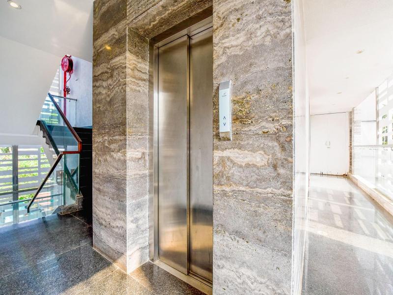 Fabhotel King S Court image