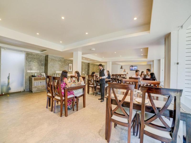 Fabhotel King S Court image