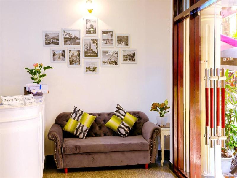 Royal Hotel image
