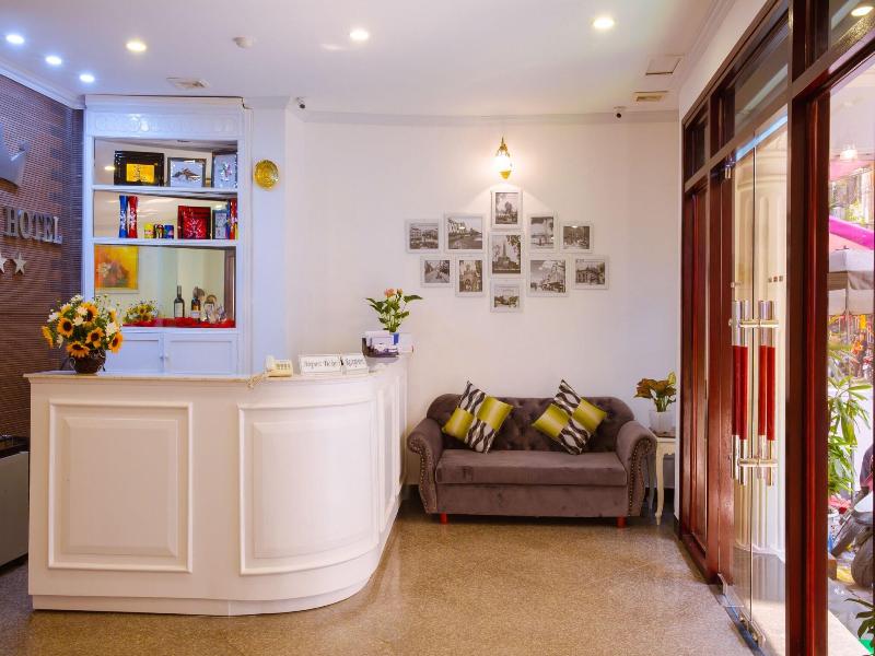 Royal Hotel image