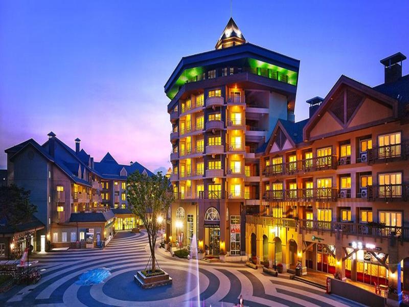 Green And Blue Hotel