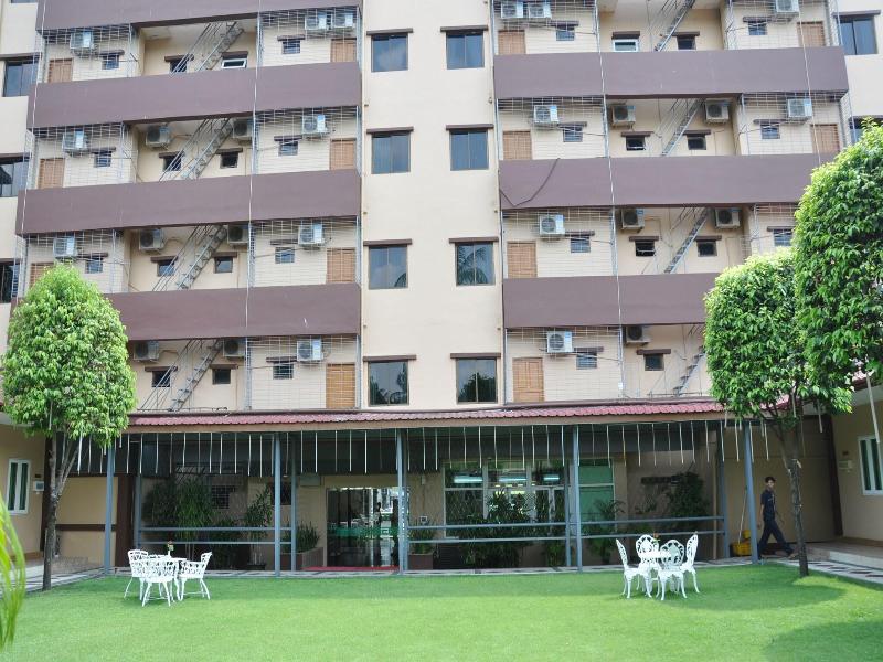Green Leaf Hotel image