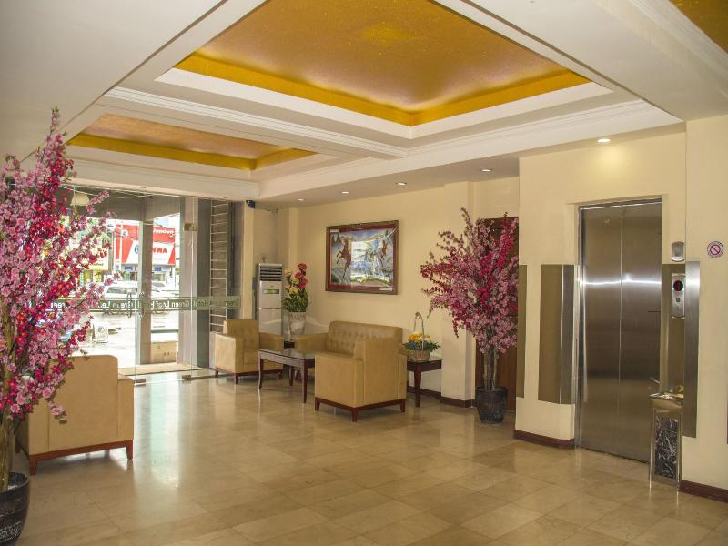 Green Leaf Hotel image