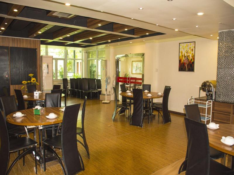 Green Leaf Hotel image