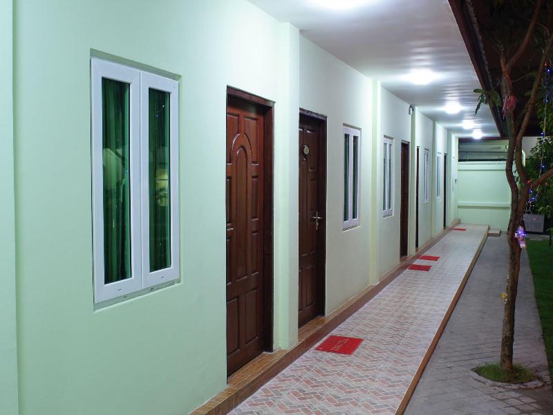 Green Leaf Hotel image