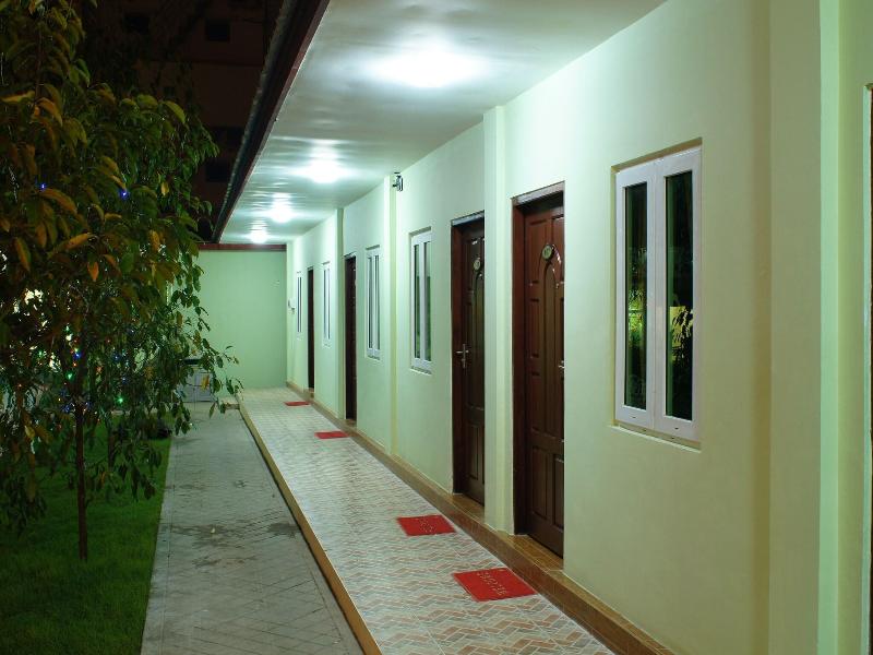 Green Leaf Hotel image