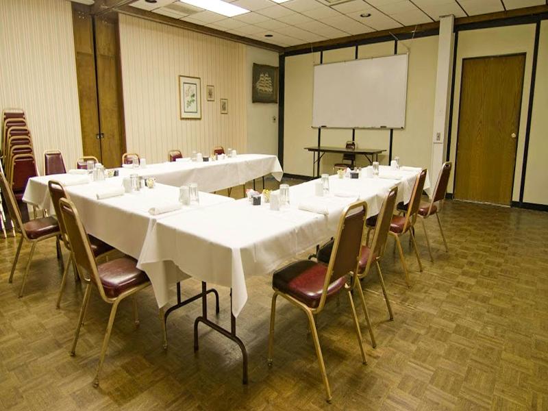 Voyageur Inn And Conference Center image
