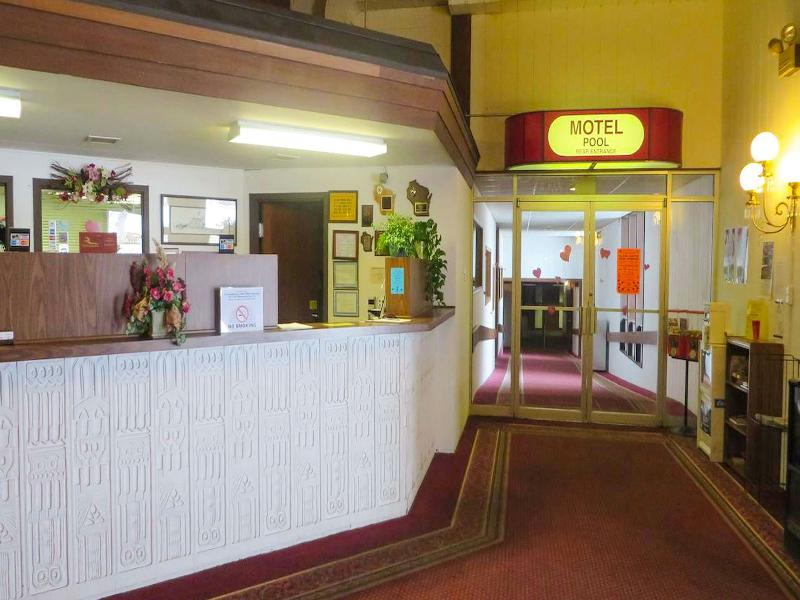 Voyageur Inn And Conference Center image