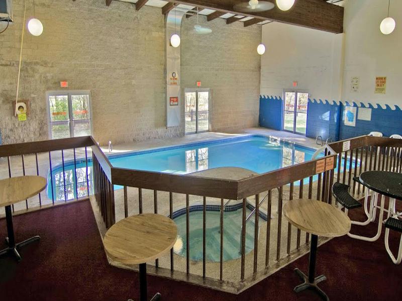 Voyageur Inn And Conference Center image