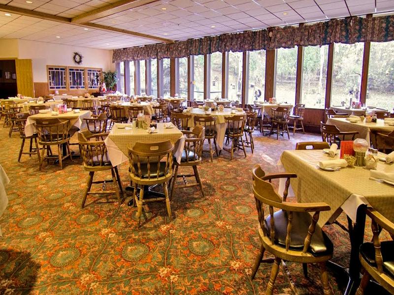 Voyageur Inn And Conference Center image
