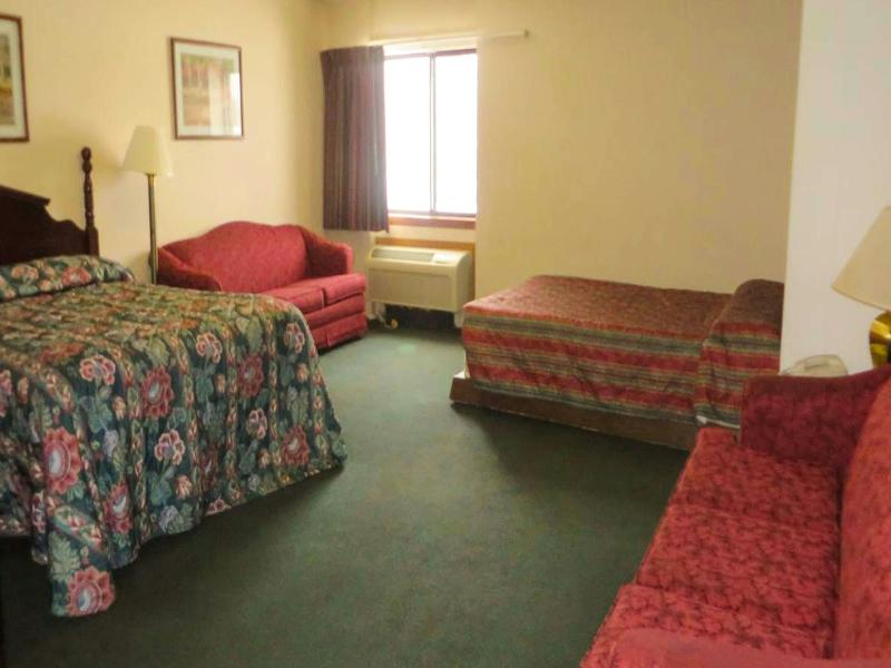 Voyageur Inn And Conference Center image