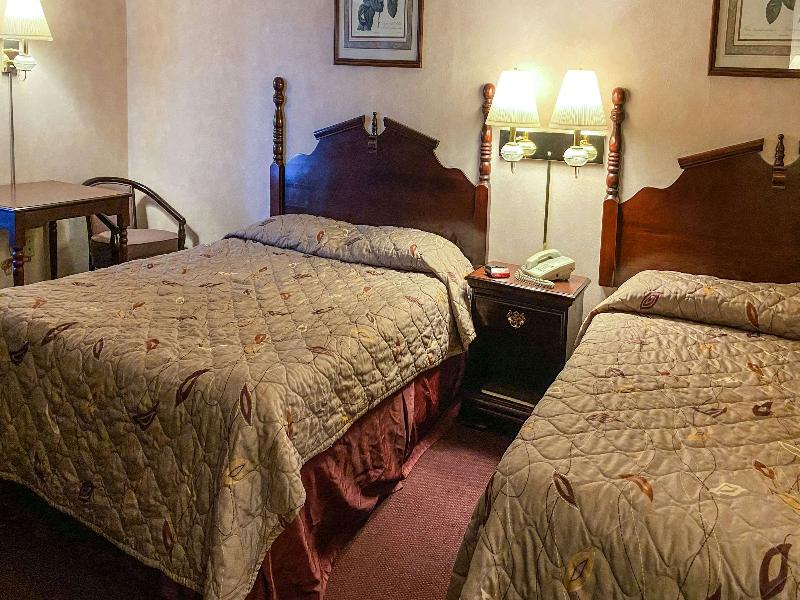 Voyageur Inn And Conference Center image