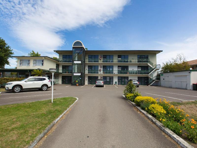 Gateway International Motel image