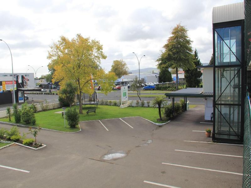 Gateway International Motel image