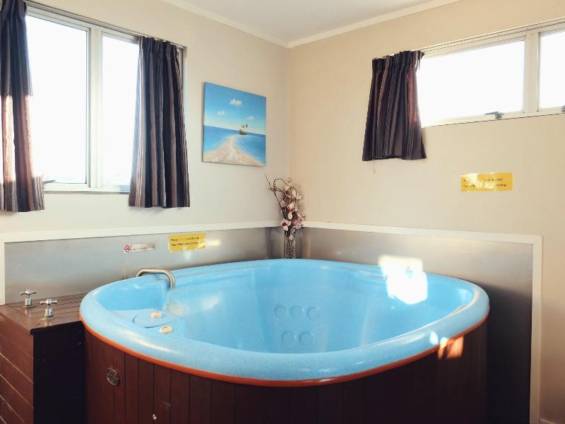 Gateway International Motel image