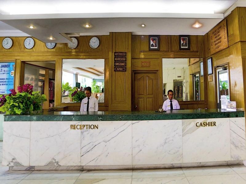 Johns Pardede International Hotel image