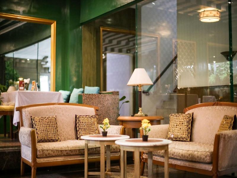 Johns Pardede International Hotel image