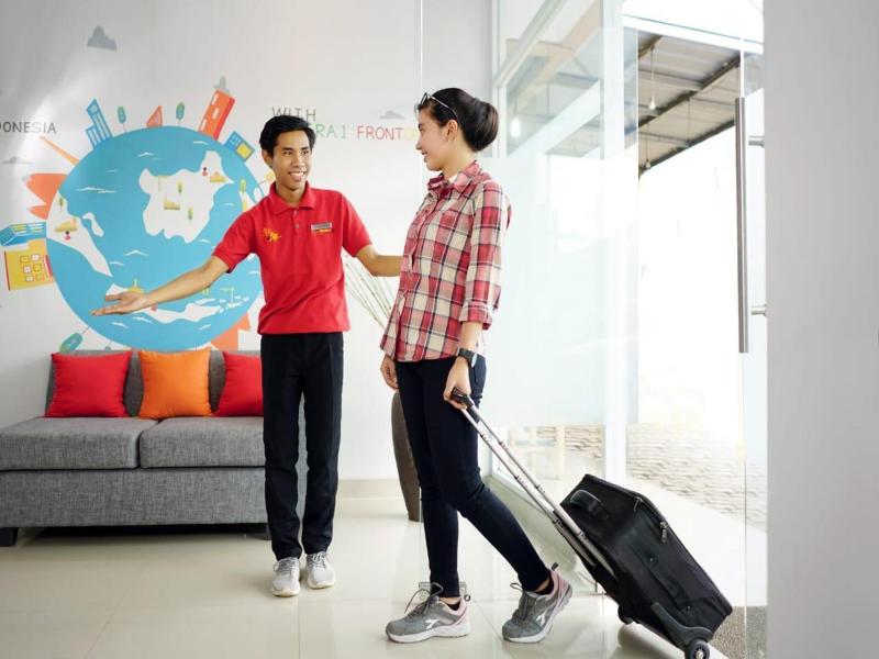 Central Front One Inn Jakarta Airport image