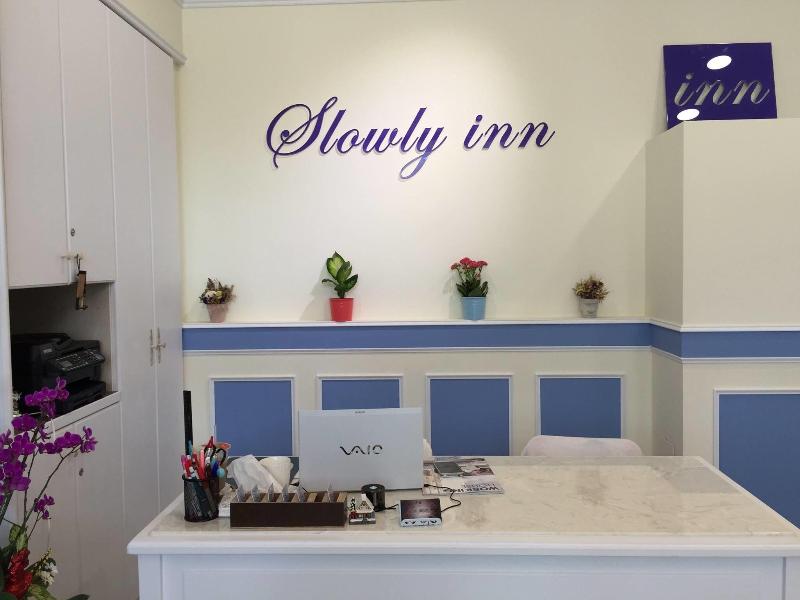 Slowly Inn image