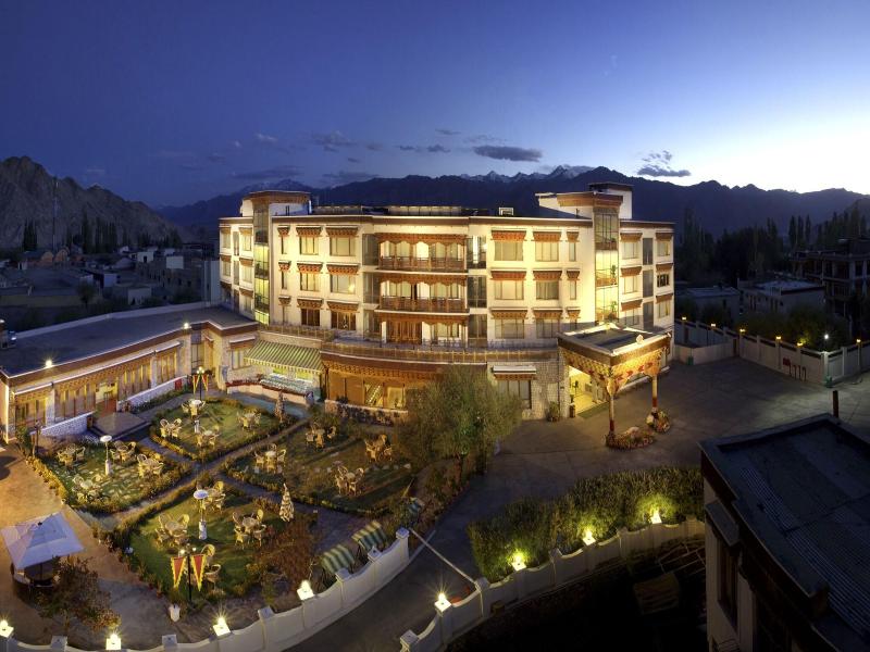 The Grand Dragon Hotel image