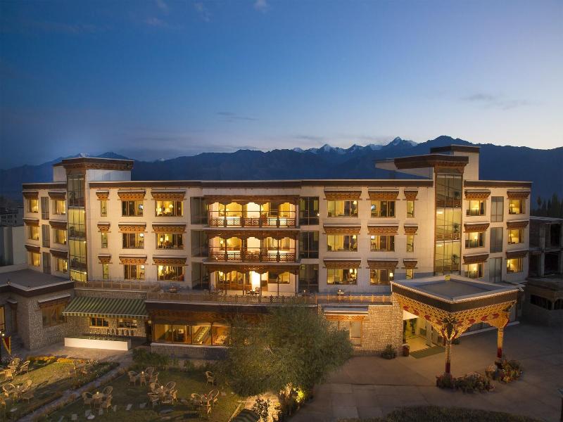 The Grand Dragon Hotel image