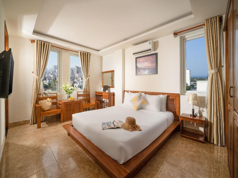 Titan Hotel image
