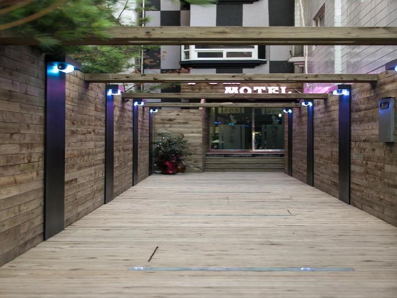 Fox Motel image