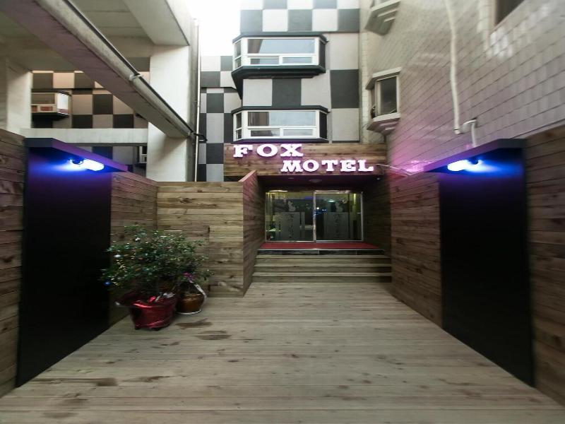Fox Motel image
