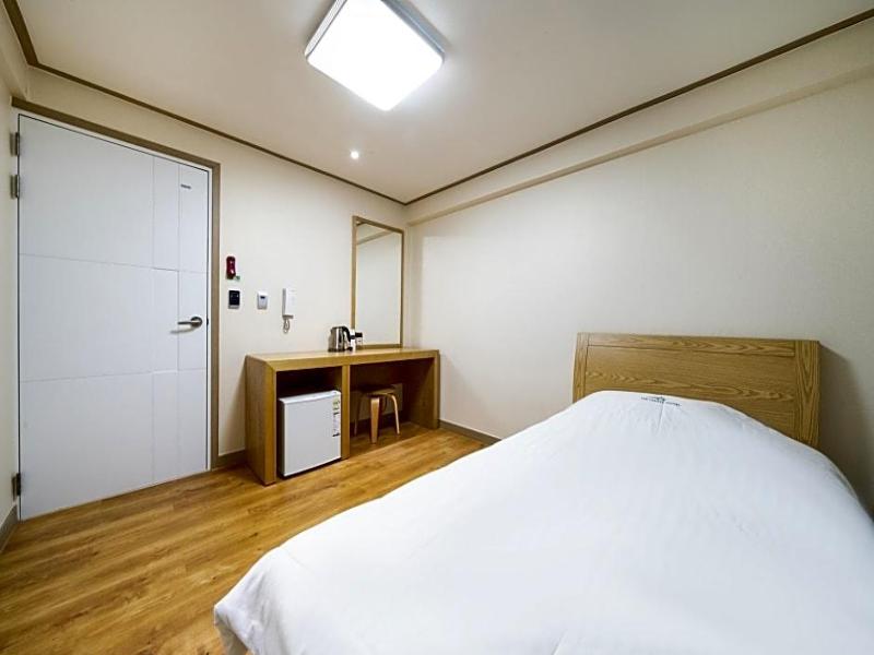 The Lucete Hotel image