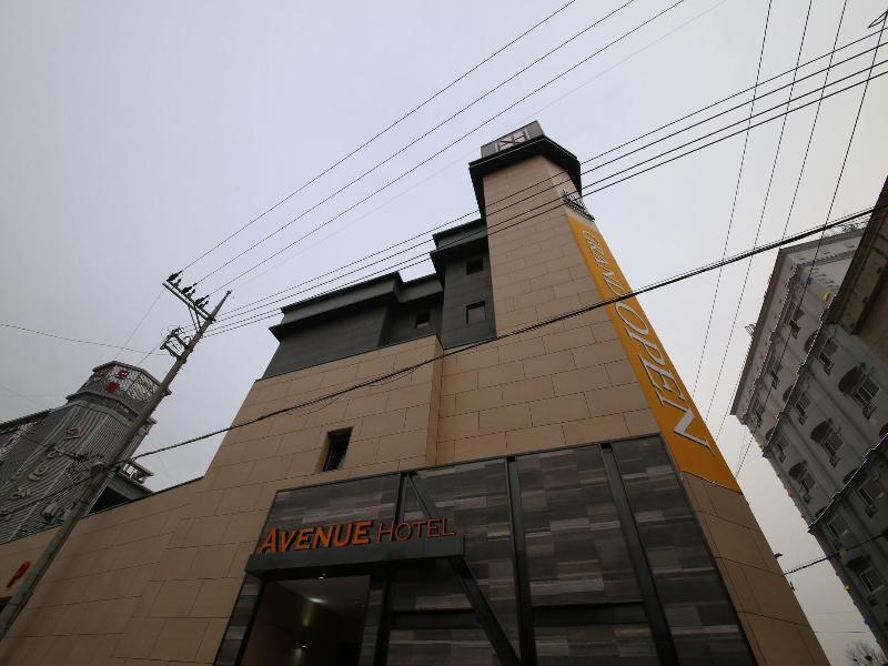 Avenue Hotel