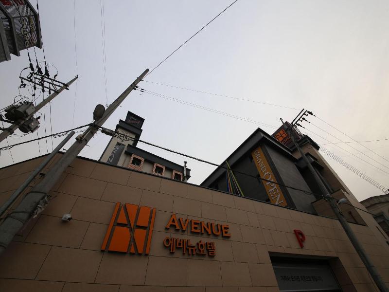 Avenue Hotel
