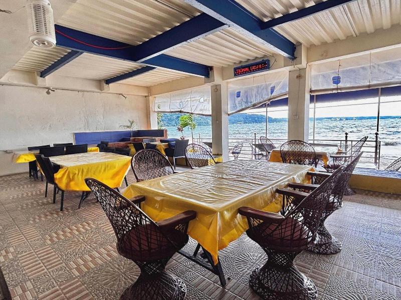 Mangos Beachfront Resort