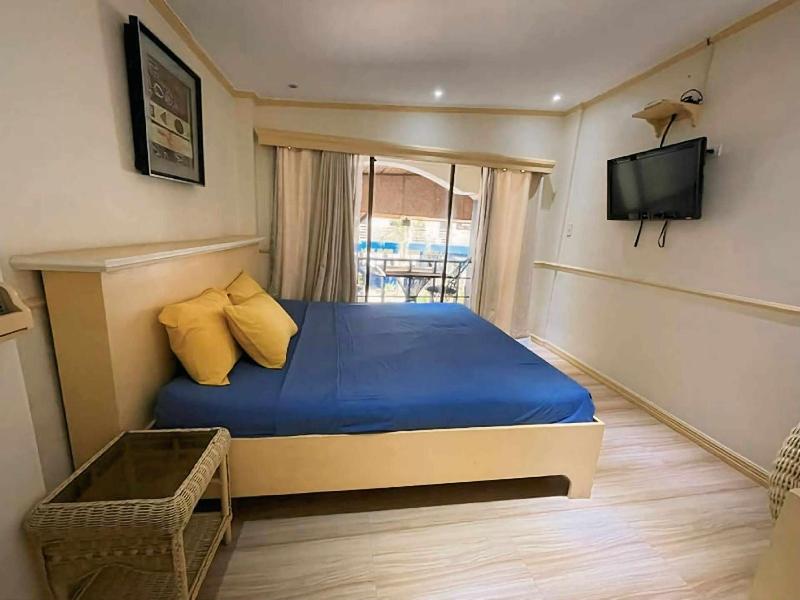 Mangos Beachfront Resort — photo 20