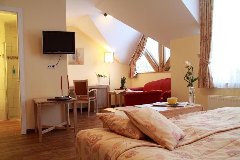 FAMILY ROOM TWO BEDS