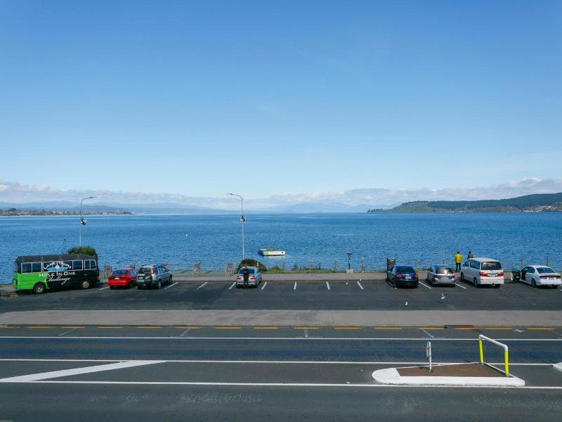 Acacia Lake View Motel image