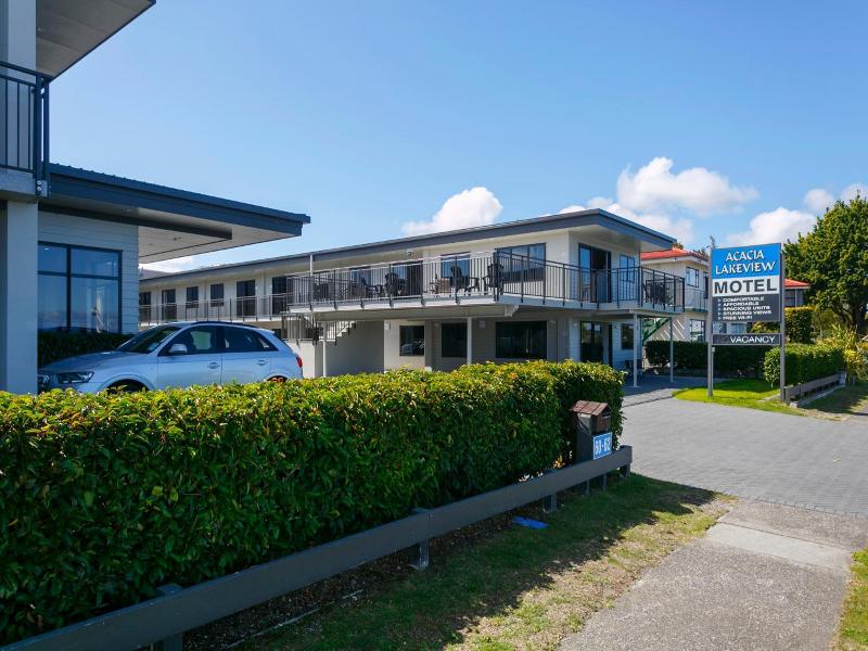 Acacia Lake View Motel image