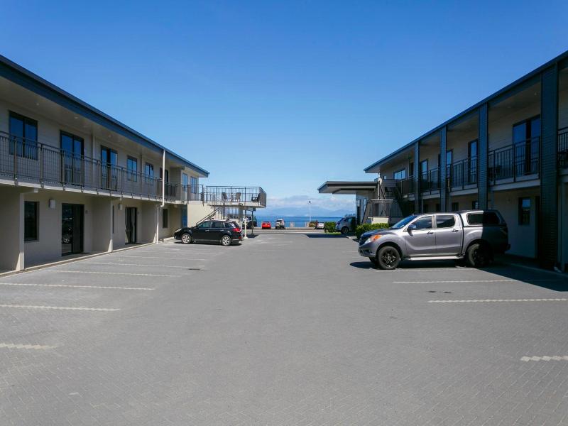 Acacia Lake View Motel image