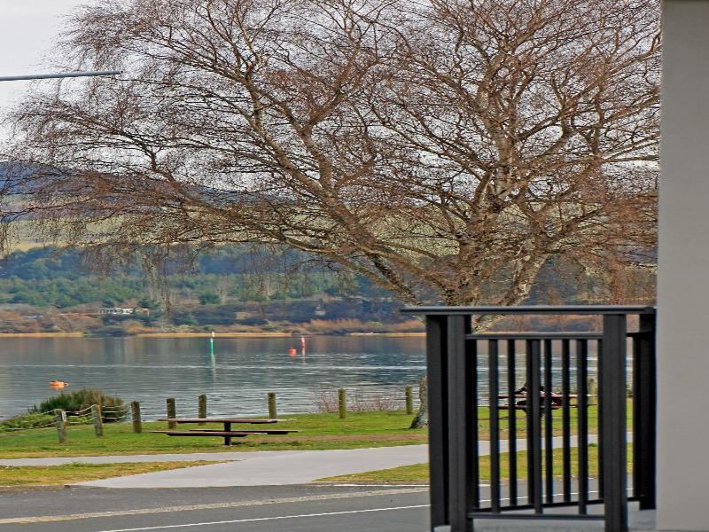 Acacia Lake View Motel image