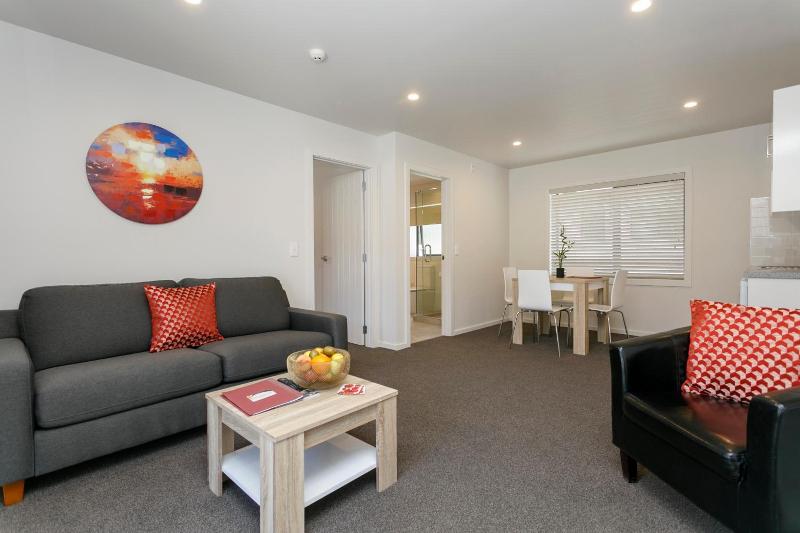 Acacia Lake View Motel image