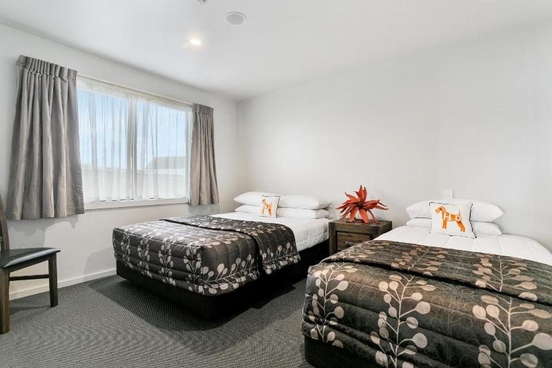 Acacia Lake View Motel image