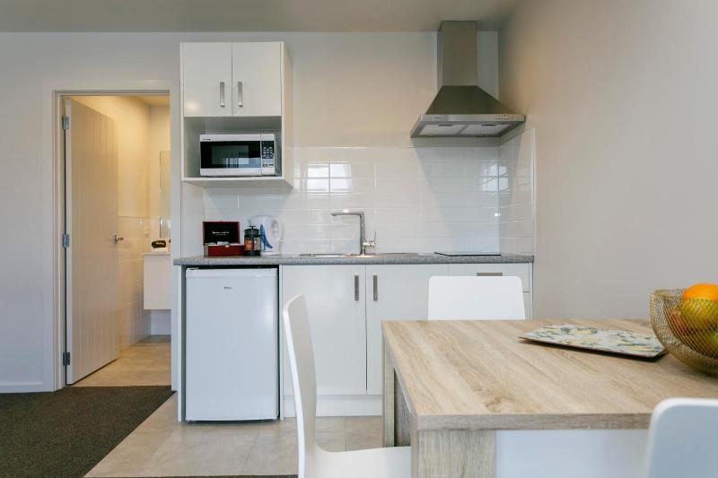 Acacia Lake View Motel image