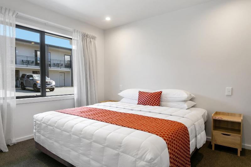 Acacia Lake View Motel image