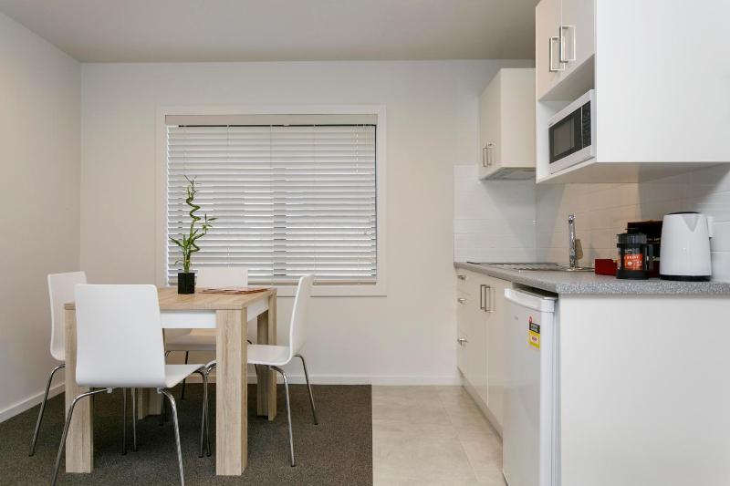 Acacia Lake View Motel image