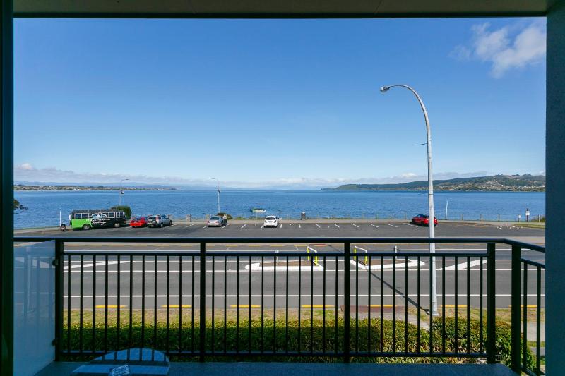 Acacia Lake View Motel image