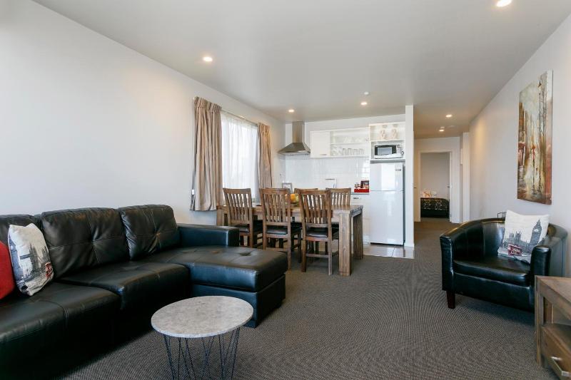 Acacia Lake View Motel image