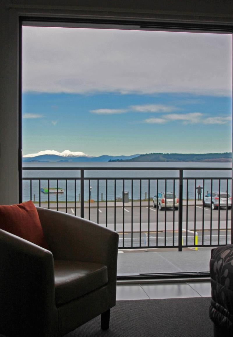 Acacia Lake View Motel image